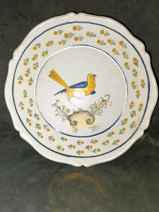 ceramic plate with a bird design in good condition