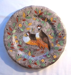 Assiette en faïence de GIEN, service Rambouillet, modèle: Les Perdrix