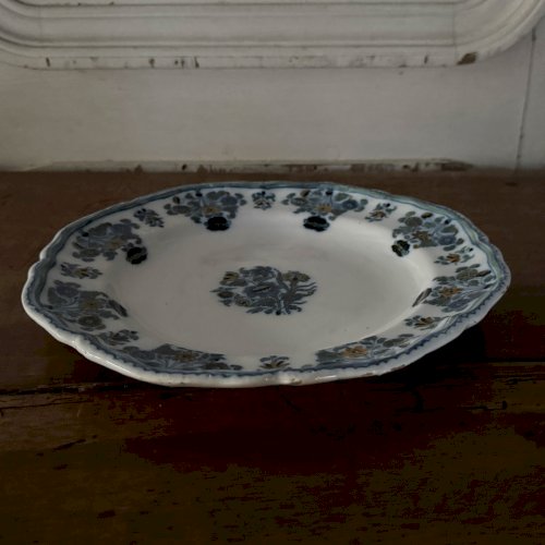 Assiette en faïence de Moustiers XVIIIe décor floral M3639
