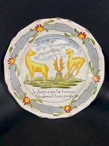 Assiette en faïence de Nevers de style révolutionnaire XIXe