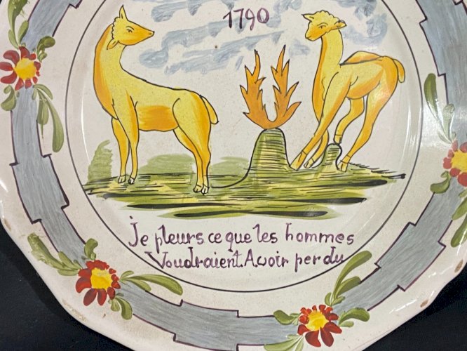 Assiette en faïence de Nevers de style révolutionnaire XIXe