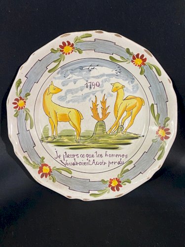 Assiette en faïence de Nevers de style révolutionnaire XIXe