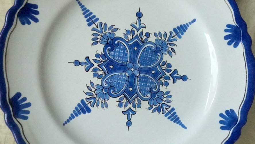 ASSIETTE EN FAIENCE NEVERS E.GEORGES**