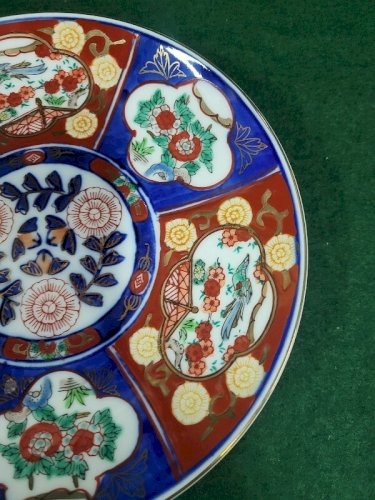 ASSIETTE EN PORCELAINE ASIATIQUE BLEUE ET ROUGE GOLD IMARI