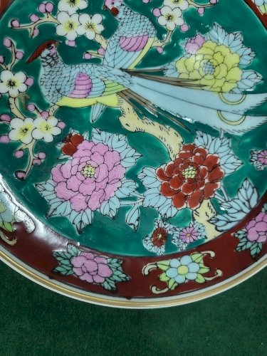 ASSIETTE EN PORCELAINE ASIATIQUE DECOR D'OISEAUX VERTE ET ROUGE GOLD IMARI