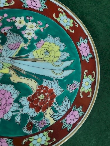 ASSIETTE EN PORCELAINE ASIATIQUE DECOR D'OISEAUX VERTE ET ROUGE GOLD IMARI