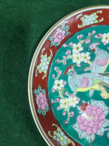 ASSIETTE EN PORCELAINE ASIATIQUE DECOR D'OISEAUX VERTE ET ROUGE GOLD IMARI