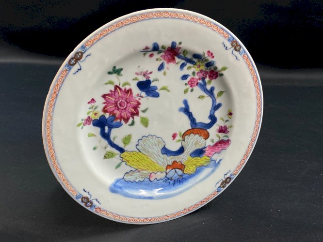 Assiette en porcelaine Compagnie des Indes XVIIIe