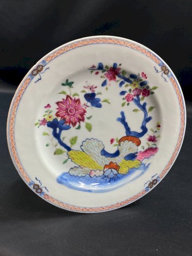 Assiette en porcelaine Compagnie des Indes XVIIIe