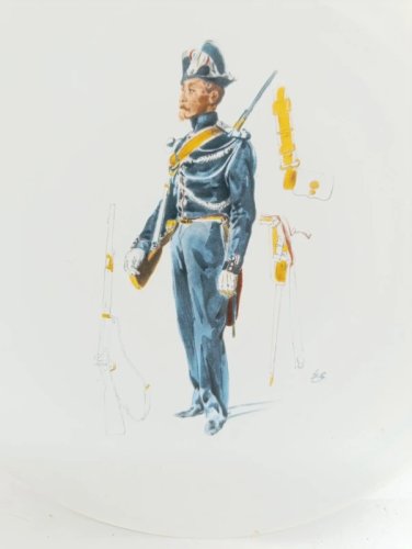 assiette en porcelaine gendarme departemental 19eme en bon etat
