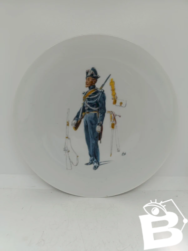 assiette en porcelaine gendarme departemental 19eme en bon etat