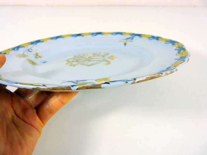 Assiette faïence craquelée Gallé monogrammée CTR Signée, D - 25,6 cm
