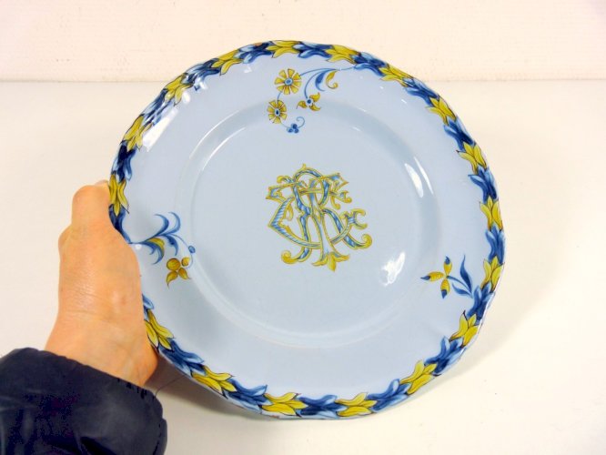 Assiette faïence craquelée Gallé monogrammée CTR Signée, D - 25,6 cm