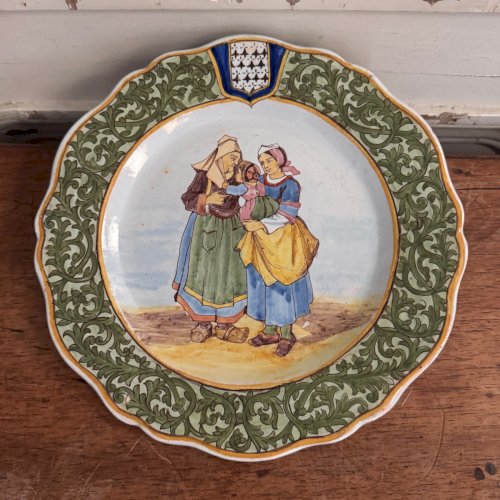 Assiette festonnée Porquier-Beau décor Rosporden et Pont-l'Abbé M3693