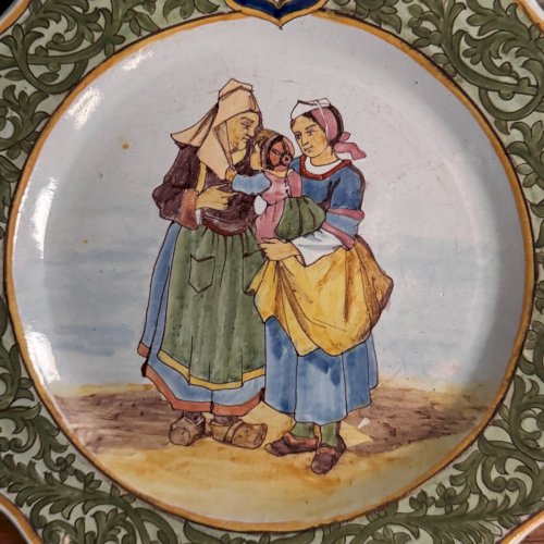 Assiette festonnée Porquier-Beau décor Rosporden et Pont-l'Abbé M3693