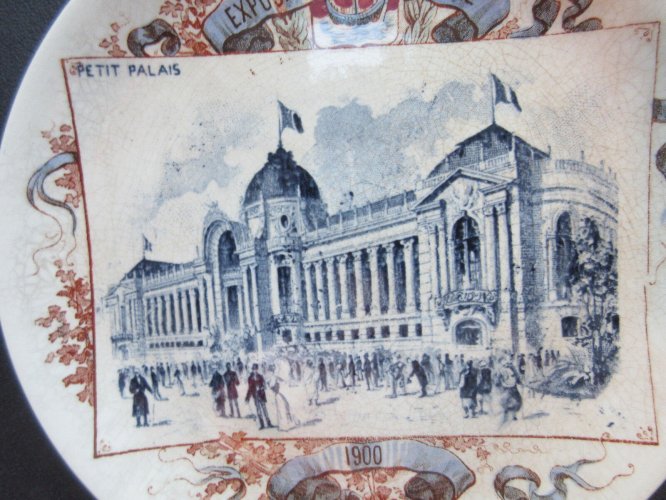 Assiette lentille Sarreguemines Exposition Universelle 1900: Le Petit Palais