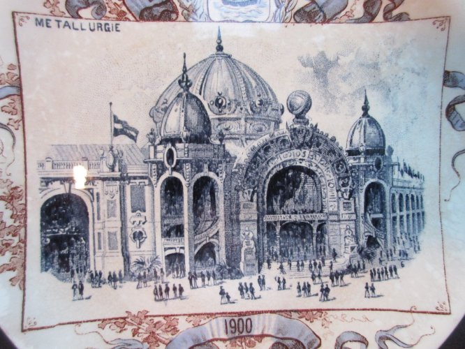 Assiette lentille Sarreguemines Exposition Universelle 1900: Métallurgie