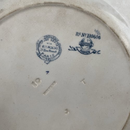 Assiette MINTONS décor NAPIER oiseau distribué par Emile Bourgeois Diam. ~26cm