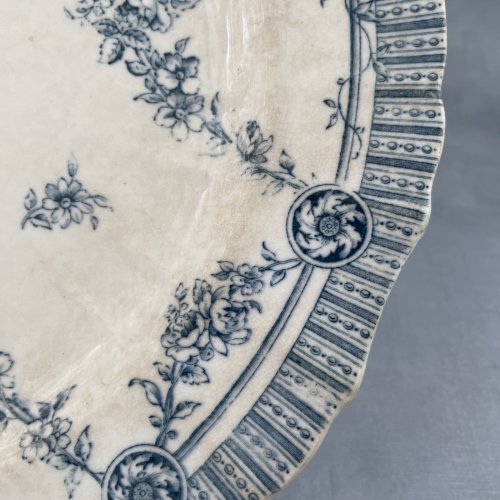 Assiette MINTONS décor NAPIER oiseau distribué par Emile Bourgeois Diam. ~26cm