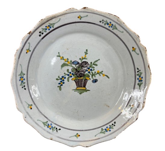 Assiette Nevers XVIIIe faïence décor bouquet roses noires ancien rare 18e