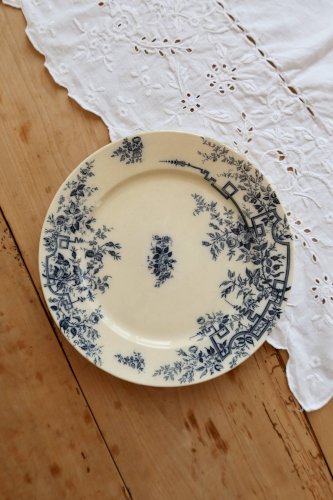 Assiette plate ancienne terre de fer - Badonviller modèle Roses