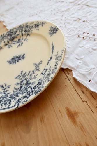 Assiette plate ancienne terre de fer - Badonviller modèle Roses