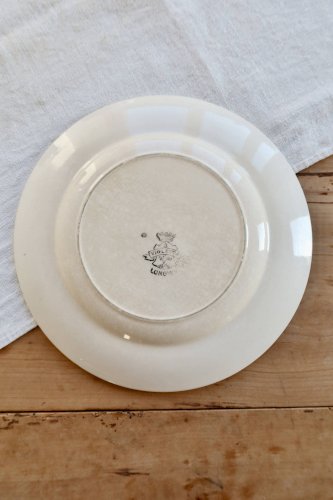 Assiette plate ancienne terre de fer Longwy modèle Violetta