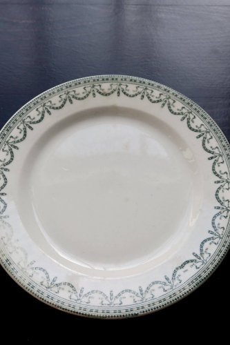 Assiette plate ancienne terre de fer Sapho Longchamp