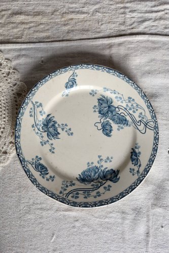 Assiette plate antique en terre de fer Sarreguemines Royat