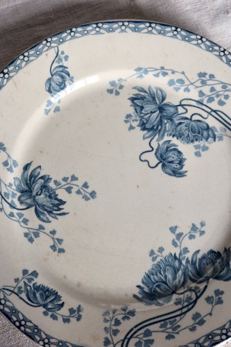 Assiette plate antique en terre de fer Sarreguemines Royat