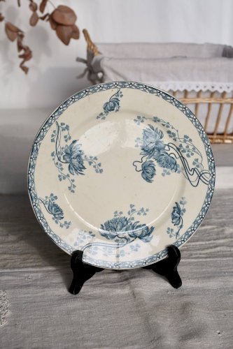 Assiette plate antique en terre de fer Sarreguemines Royat