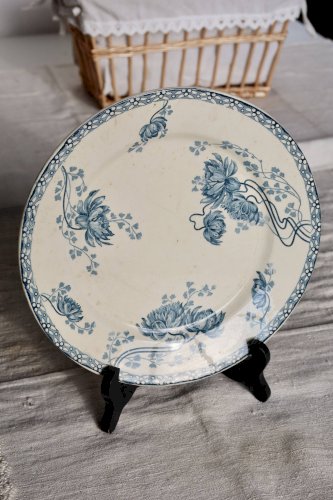 Assiette plate antique en terre de fer Sarreguemines Royat