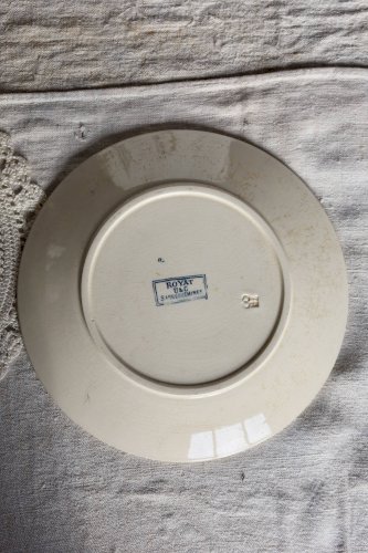 Assiette plate antique en terre de fer Sarreguemines Royat