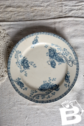 Assiette plate antique en terre de fer Sarreguemines Royat