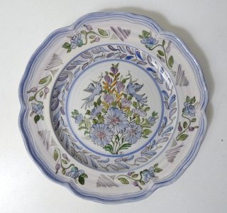 assiette plate bleue aux oiseaux signée Taillandier Rochefort en Terre