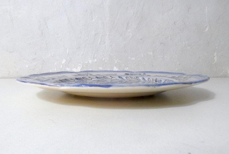 assiette plate bleue aux oiseaux signée Taillandier Rochefort en Terre