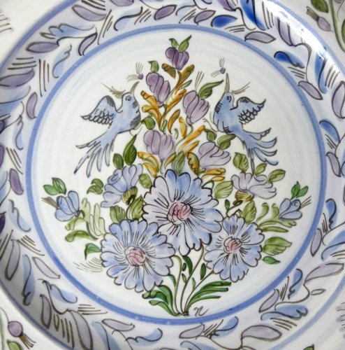 assiette plate bleue aux oiseaux signée Taillandier Rochefort en Terre