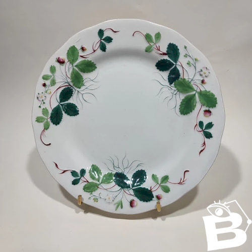 Assiette plate Creil & Montereau XIXème, Geoges Sand, modèle Fraisier en relief