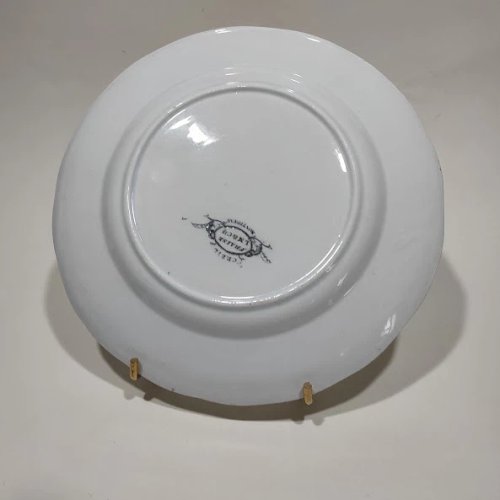 Assiette plate Creil & Montereau XIXème, Geoges Sand, modèle Fraisier en relief