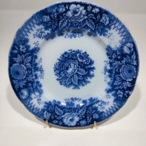 Assiette plate en faïence ancienne, Boch frères Keramis BFK, modèle Jardinière