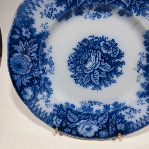 Assiette plate en faïence ancienne, Boch frères Keramis BFK, modèle Jardinière