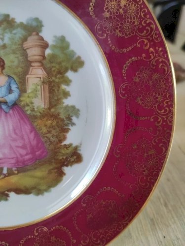 Assiette plate en porcelaine de Limoges France, Décor Fragonard