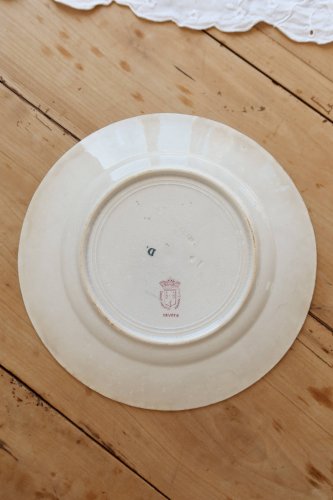 Assiette plate en terre de fer polychrome Saint-Amand et Hamage modèle Pavots