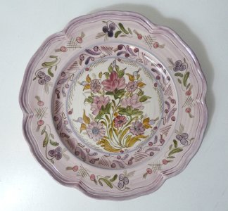 pink flat plate signed Taillandier Rochefort en Terre