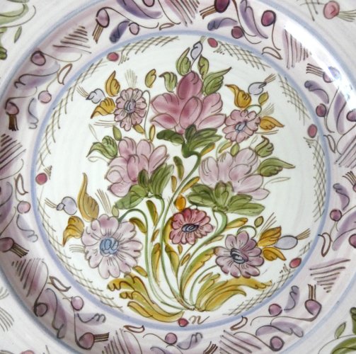 assiette plate rose signée Taillandier Rochefort en Terre