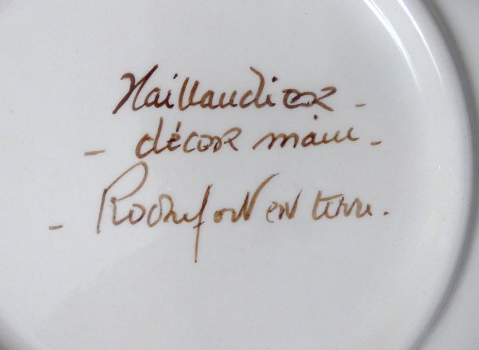 assiette plate rose signée Taillandier Rochefort en Terre