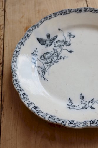 Assiette plate terre de fer Onnaing - Décor végétal bleu