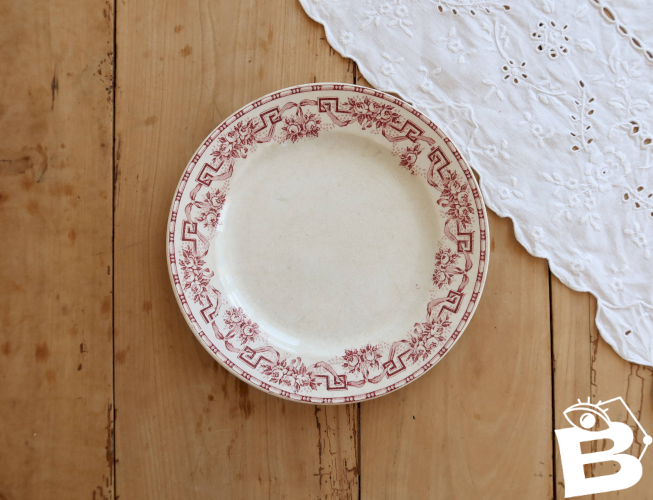 Assiette plate terre de fer rouge  Moulin des Loups - Modèle Athènes