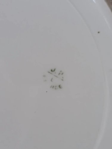 assiette porcelaine decor portrait de femme signé Vettori en bon etat