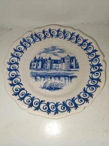 plate representing the Meillant castle in good condition